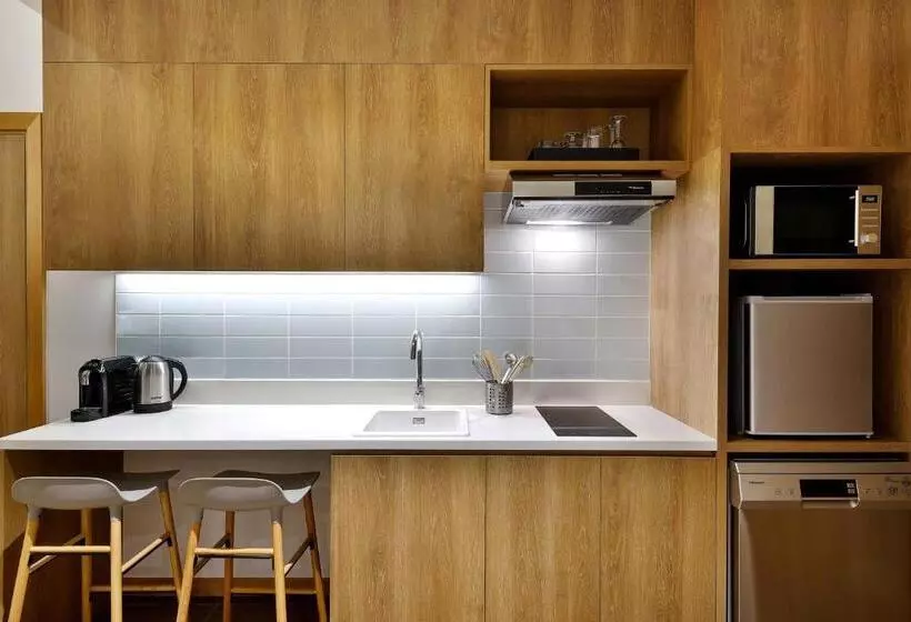 استودیوی استاندارد, Element Dubai Airport