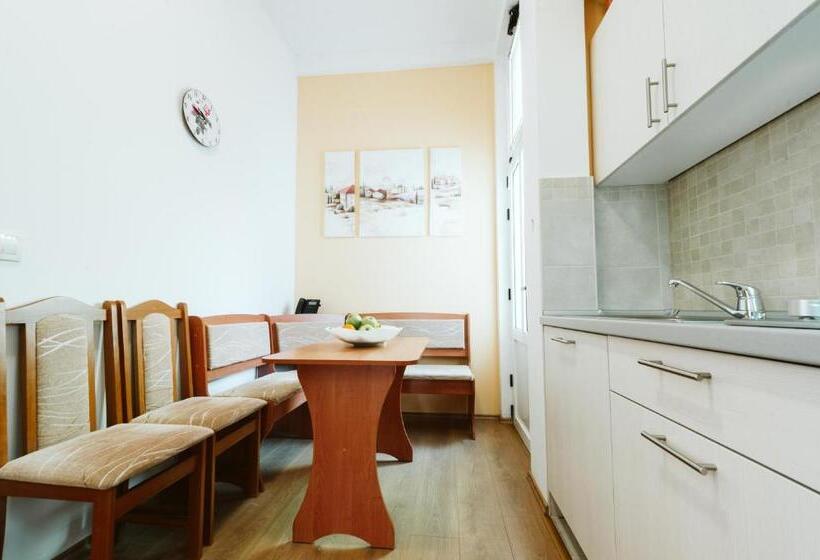 آپارتمان 2 خوابه, Medjugorje Irish Centre