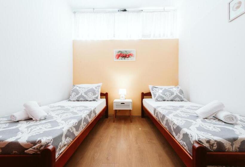 آپارتمان 2 خوابه, Medjugorje Irish Centre