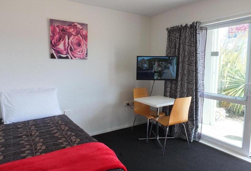 חדר סטנדרט לשלושה, 101 Stars Motel