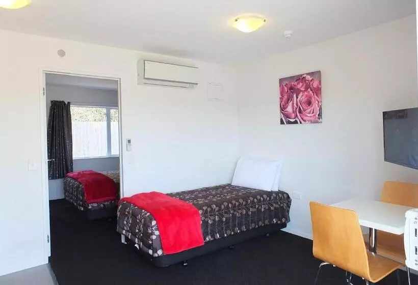 اتاق استاندارد سه نفره, 101 Stars Motel