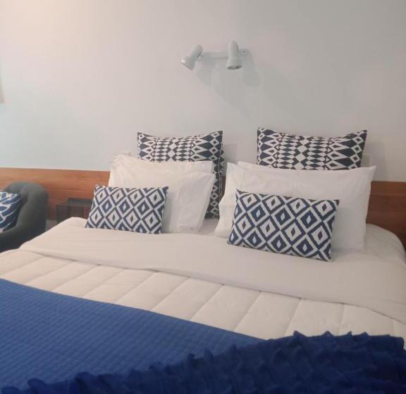 디럭스 스튜디오, Four Peaks Motel