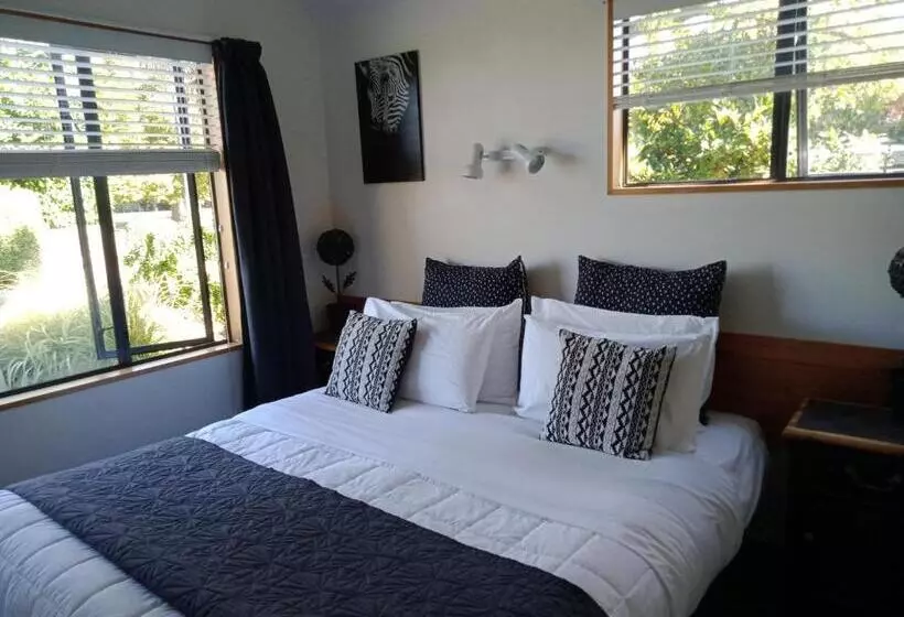 Sviitti, Four Peaks Motel