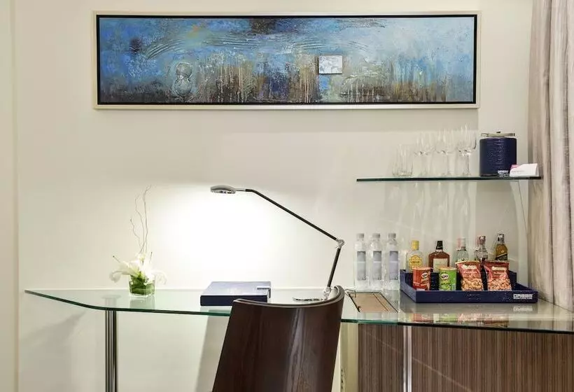 キングサイズベッドのデラックスルーム, Dream Phuket Hotel & Spa