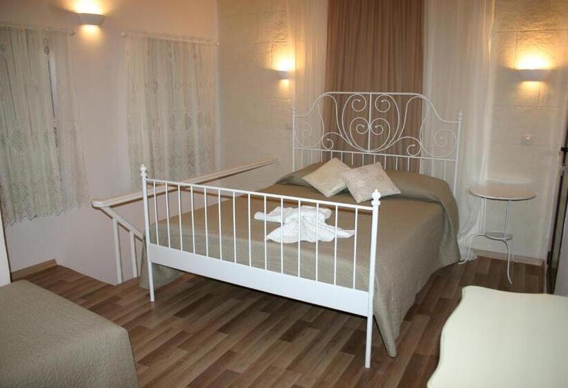 חדר סופריור לשלושה, Evdokia Boutique