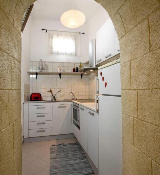 ２ベッドルームハウス, Evdokia Boutique