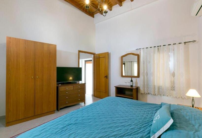 ２ベッドルームハウス, Evdokia Boutique