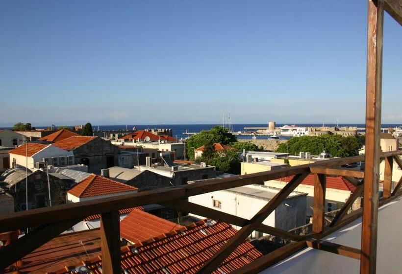 חדר סופריור לשלושה, Evdokia Boutique