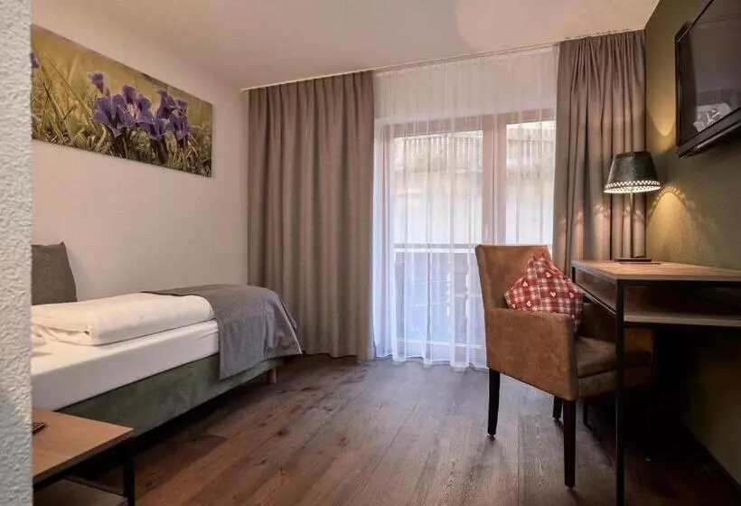 バルコニー付きシングルスタンダードルーム, Panoramahotel Fliesserhof