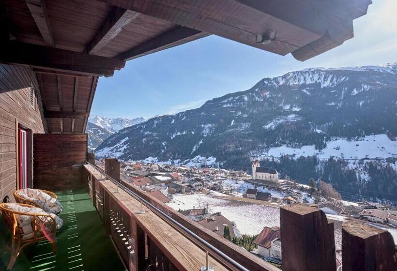 جناح جونيور, Panoramahotel Fliesserhof