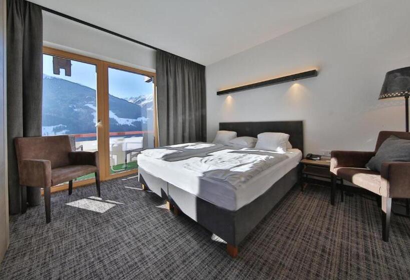 Люкс Вид на Горы, Panoramahotel Fliesserhof
