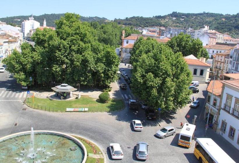 اتاق خانوادگی, Jose Regio