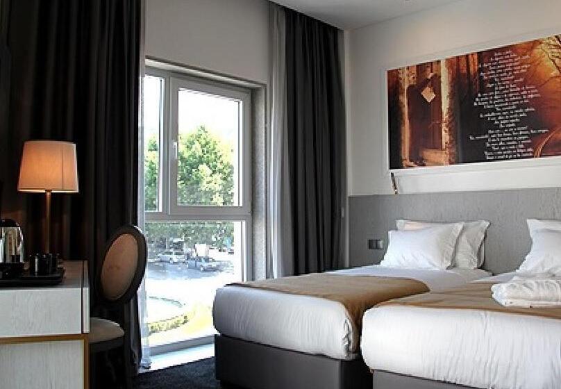 اتاق خانوادگی, Jose Regio