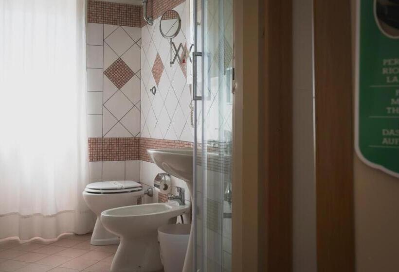 バルコニー付きスタンダードルーム, Minturnae