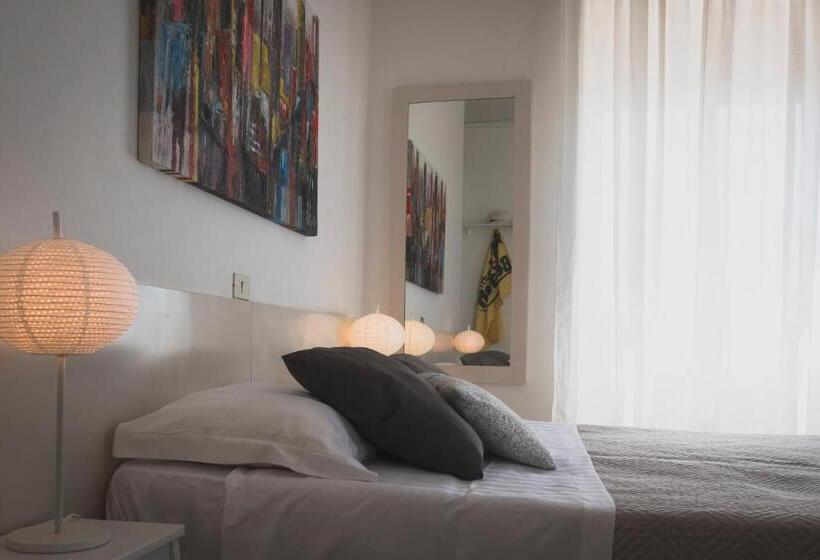 バルコニー付きスタンダードルーム, Minturnae