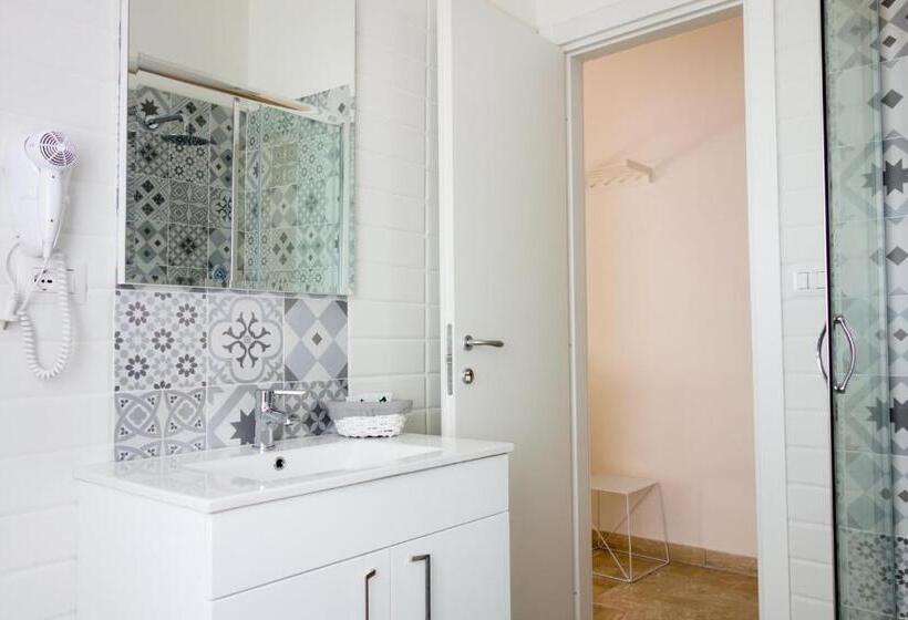 ファミリールーム, Minturnae