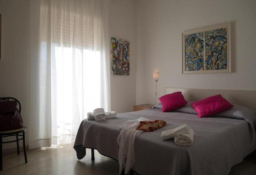 バルコニー付きスタンダードルーム, Minturnae