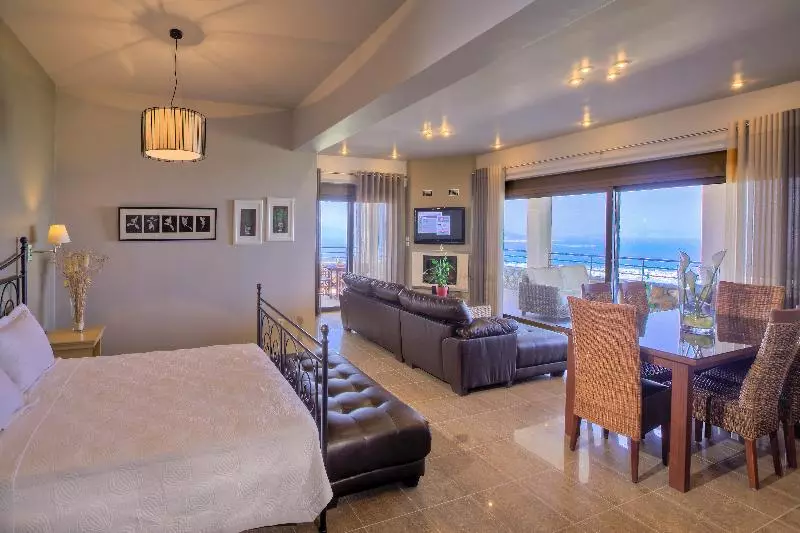 スーペリアースイート, Marini Luxury Apartments And Suites