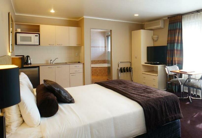 스탠다드 스튜디오, Cornwall Park Motor Inn