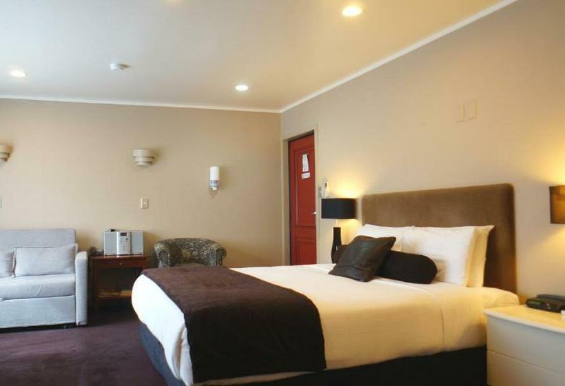 스탠다드 스튜디오, Cornwall Park Motor Inn