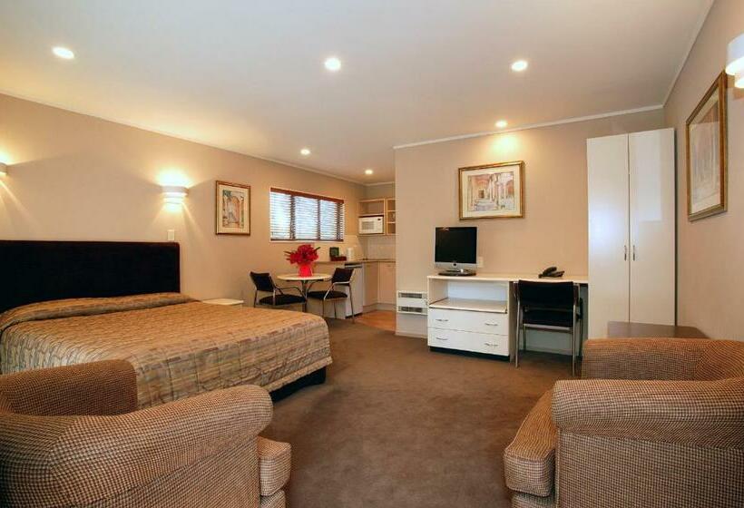 스탠다드 스튜디오, Cornwall Park Motor Inn