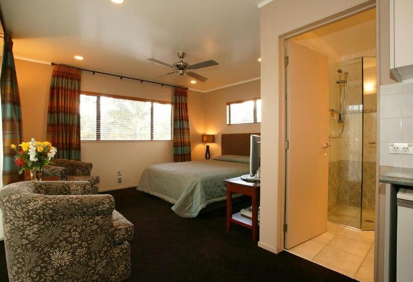 스탠다드 스튜디오, Cornwall Park Motor Inn