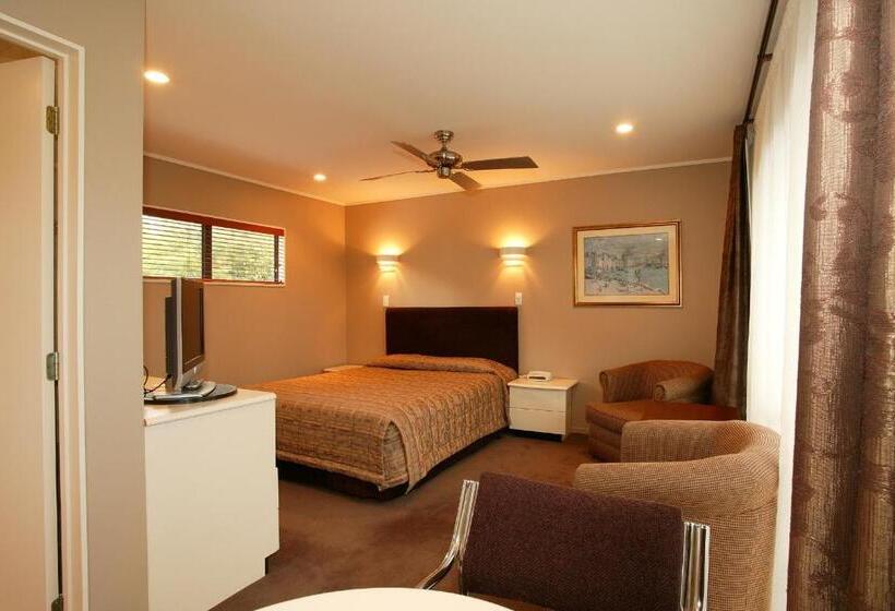 스탠다드 스튜디오, Cornwall Park Motor Inn