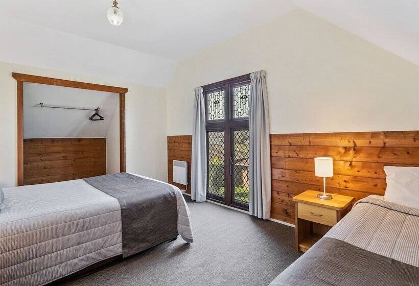 3间卧室的房子, Riverfront Motel & Villas