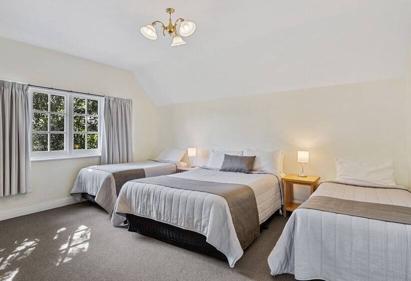 3间卧室的房子, Riverfront Motel & Villas