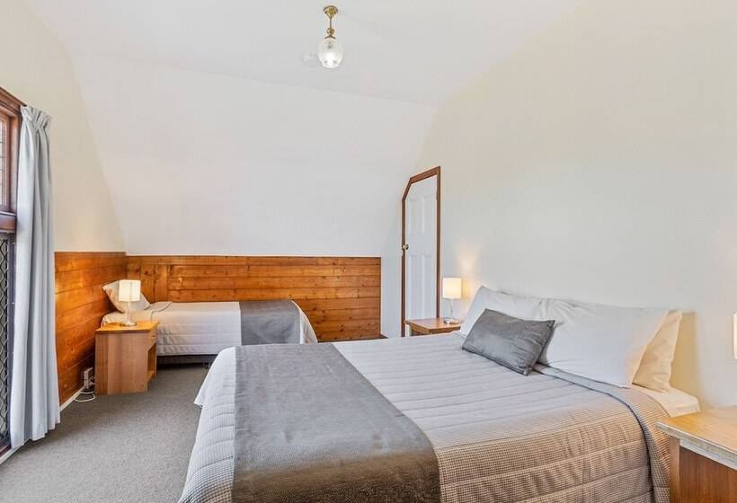 3间卧室的房子, Riverfront Motel & Villas