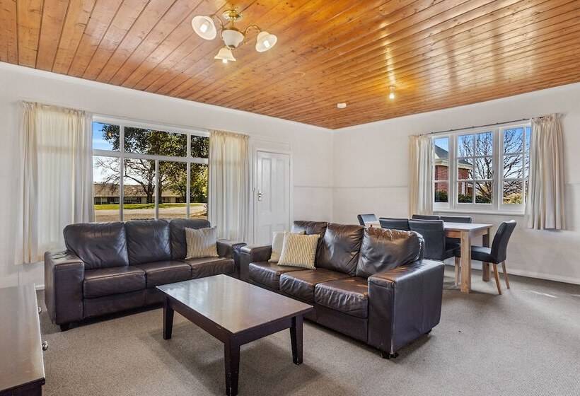 3间卧室的房子, Riverfront Motel & Villas