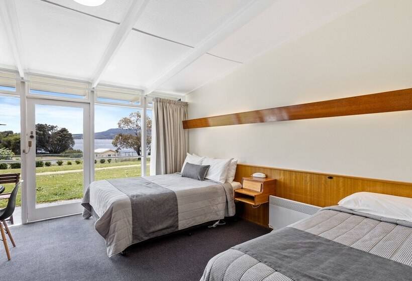 家庭间, Riverfront Motel & Villas