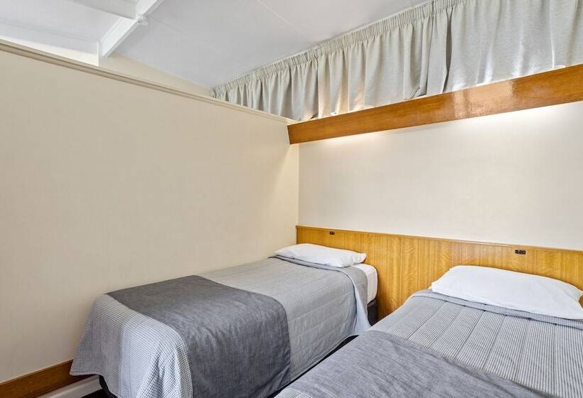 家庭间, Riverfront Motel & Villas