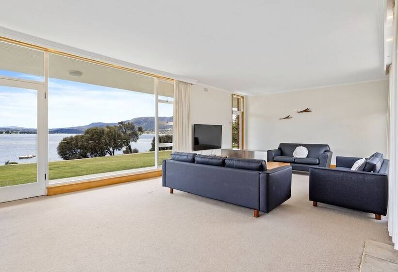 4间卧室的房子, Riverfront Motel & Villas