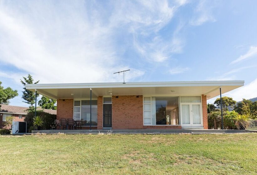 4间卧室的房子, Riverfront Motel & Villas