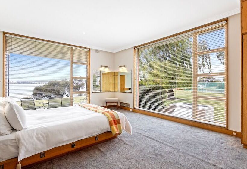 4间卧室的房子, Riverfront Motel & Villas