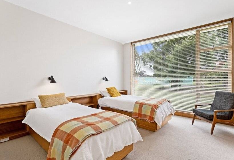 4间卧室的房子, Riverfront Motel & Villas