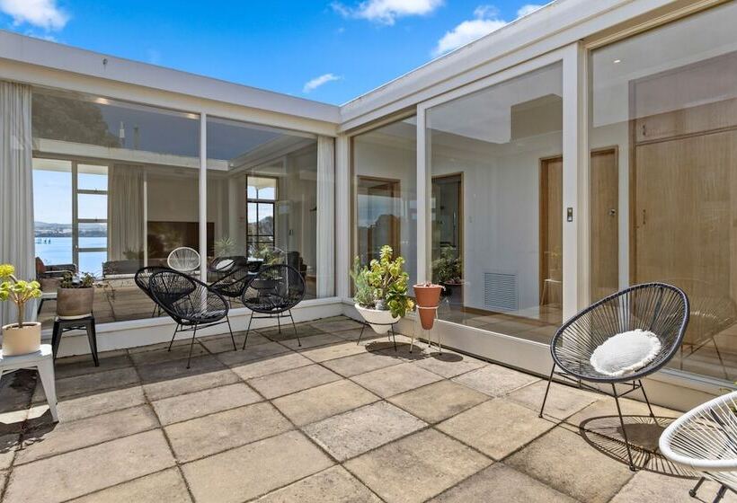 4间卧室的房子, Riverfront Motel & Villas