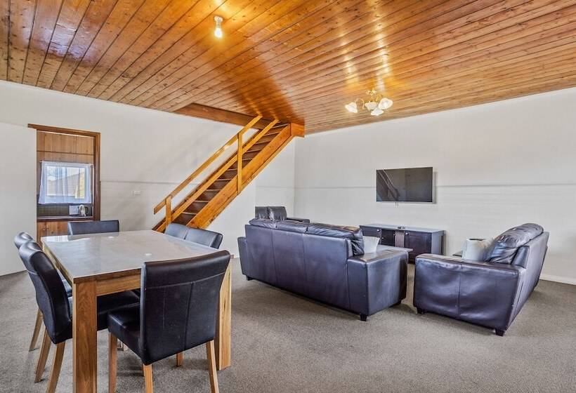 3间卧室的房子, Riverfront Motel & Villas