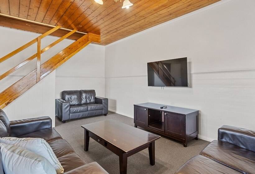 3间卧室的房子, Riverfront Motel & Villas