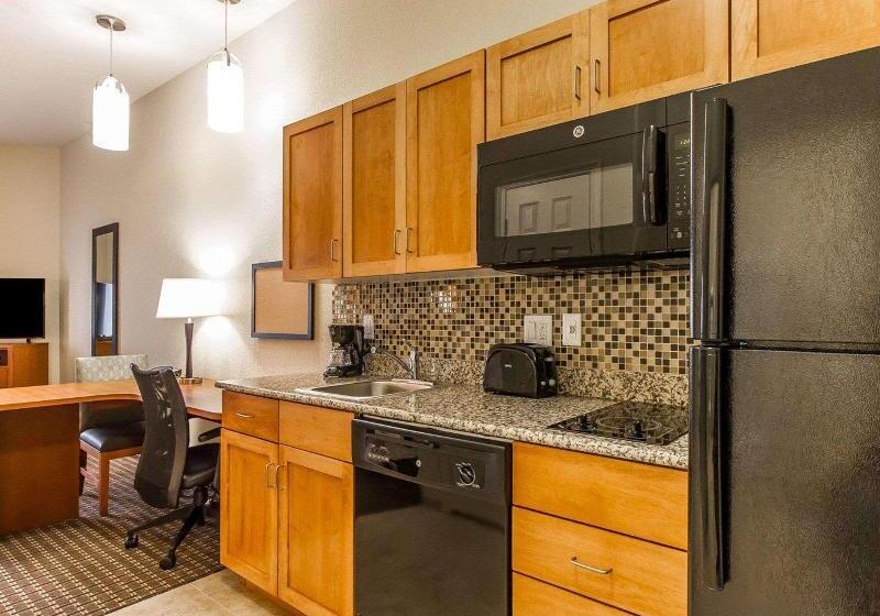 家庭间, Riverfront Motel & Villas