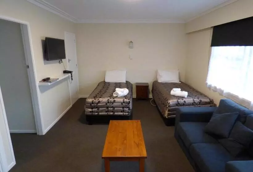 Perhehuone, Sahara Motels