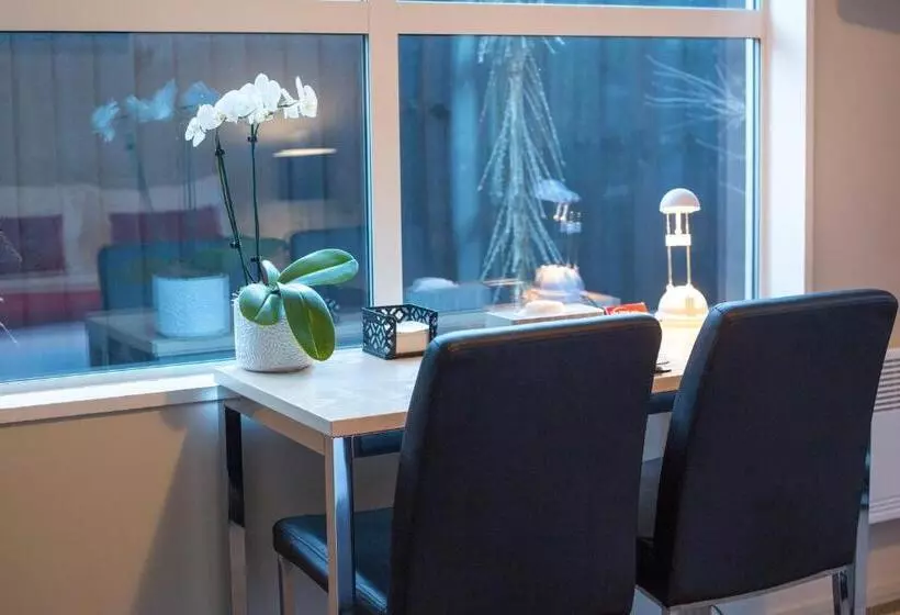 Standard-studio, Vita Nova Motel