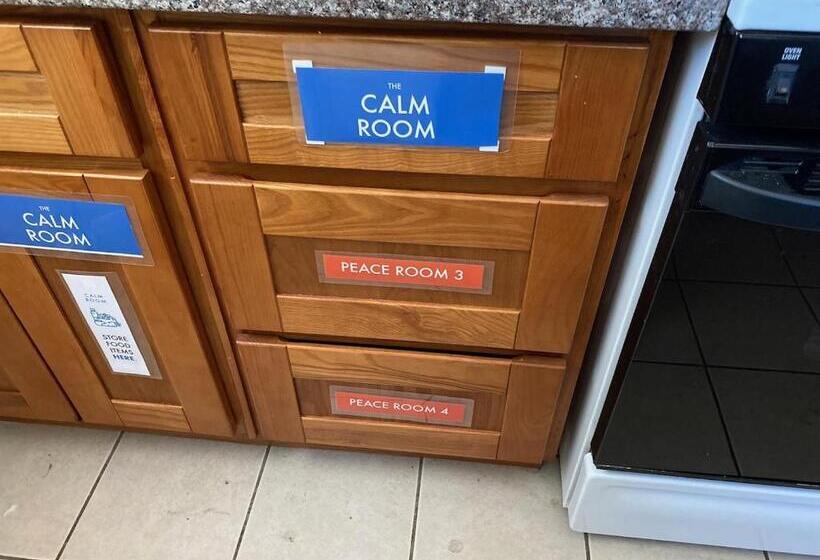 标准单人间, Whole Family Barrette