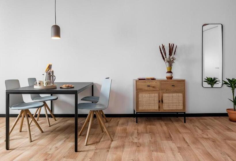 آپارتمان 2 خوابه, Bob W Arte