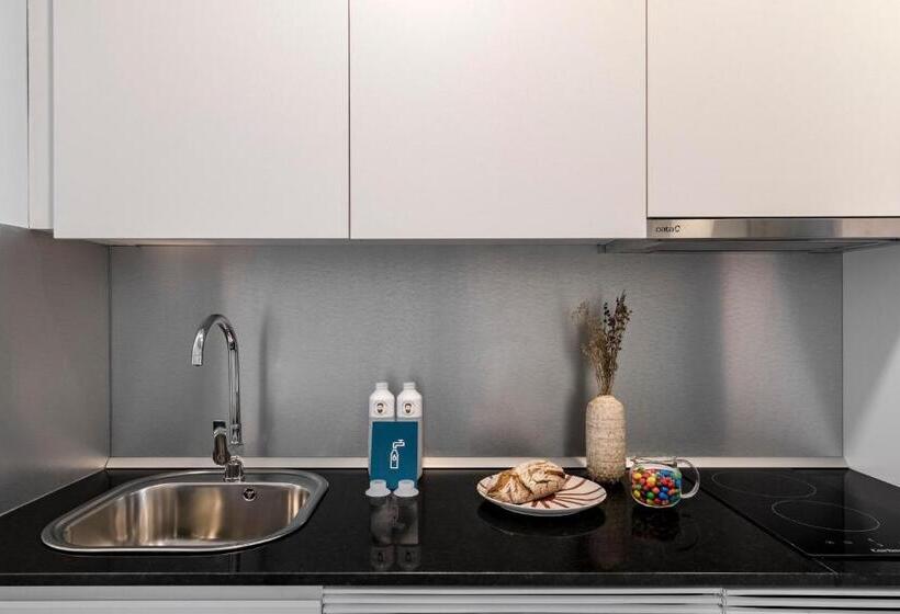 استودیوی استاندارد, Bob W Arte