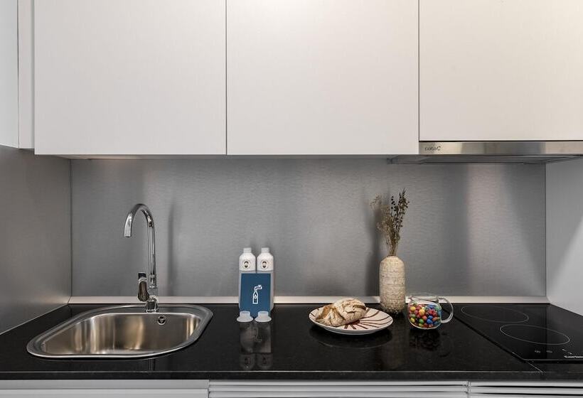 استودیوی استاندارد, Bob W Arte