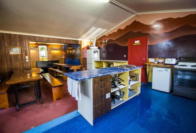 חדר סטנדרט חדר אמבטיה משותף, Chateau Backpackers & Motels