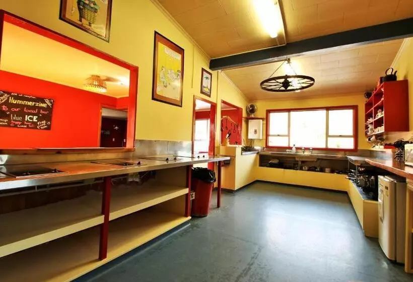 Standard-studio, Chateau Backpackers & Motels