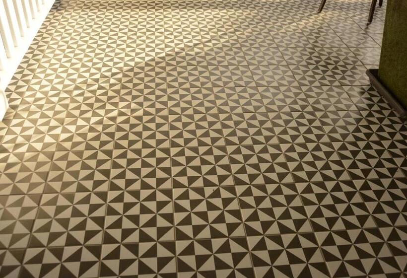 Люкс Вид на Сад, Heal House